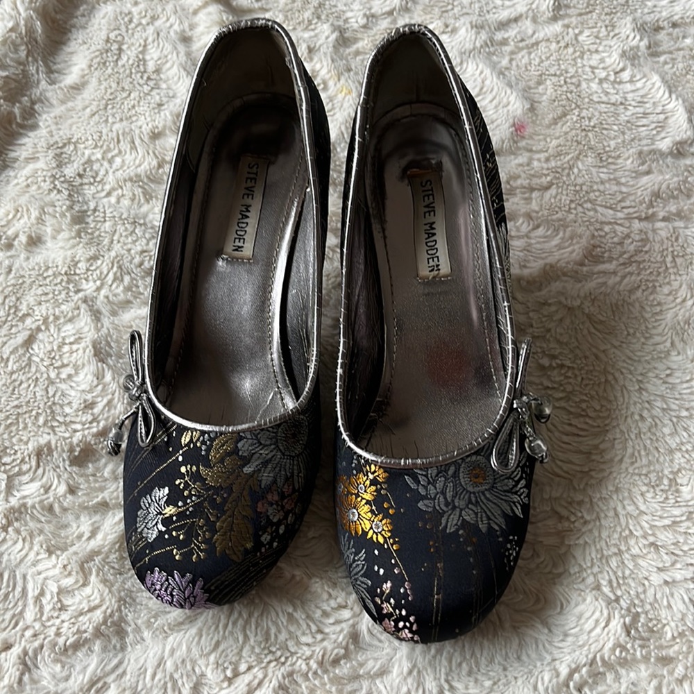 Steve Madden printed satin pumps